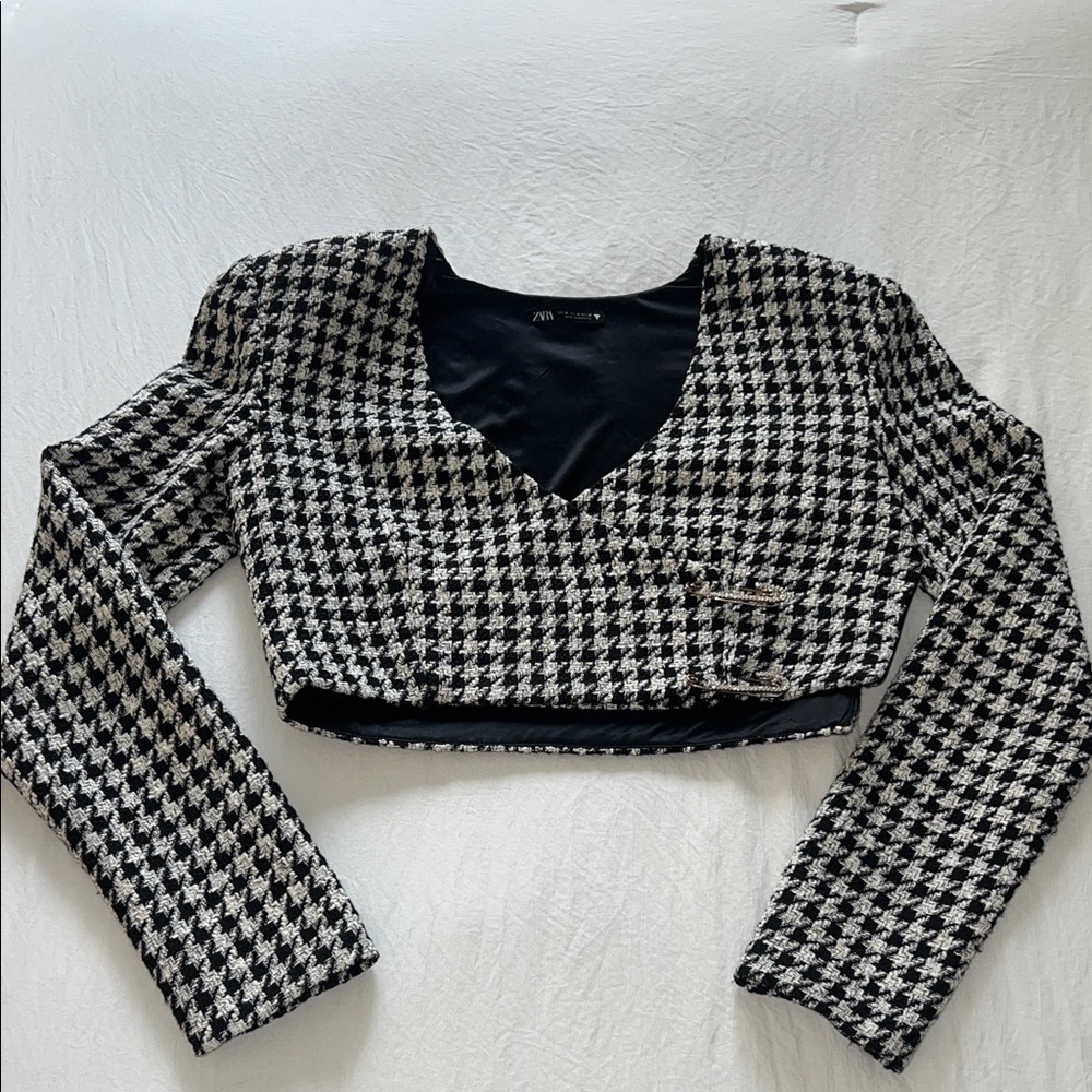 Zara Monochrome Houndstooth V-Neck Crop Top with shoulder pads; women’s M